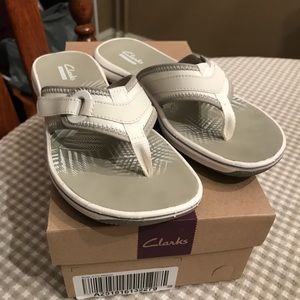 Clark’s ladies flip flops